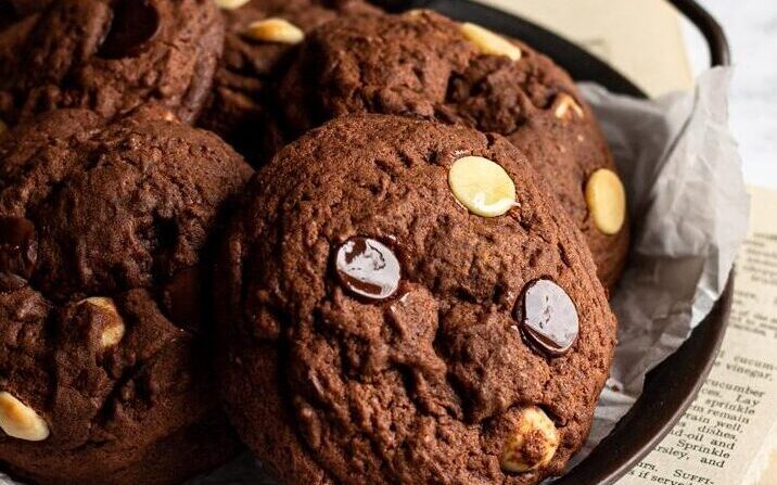 fresh chocolate cookies